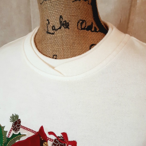 Ivory Sweatshirt with Red Velvet Cardinal beautiful embellishment Sz S - Picture 3 of 10